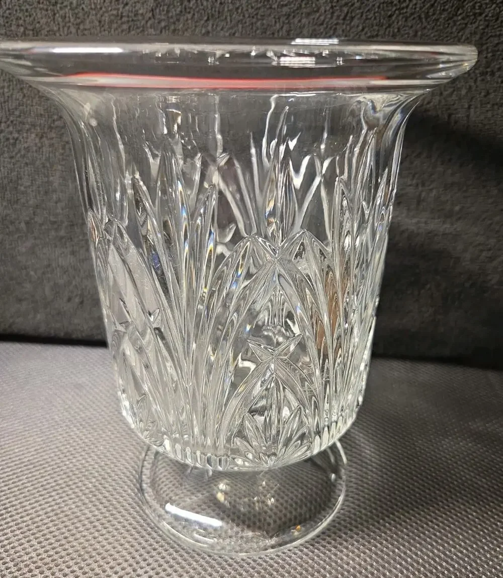 Royal Limited pedestal vase 24% lead crystal Czech Republic 8 In Tall 6 In Diame